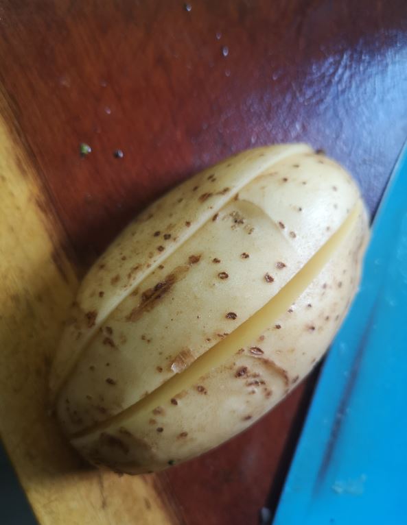 Potato wedges in the making