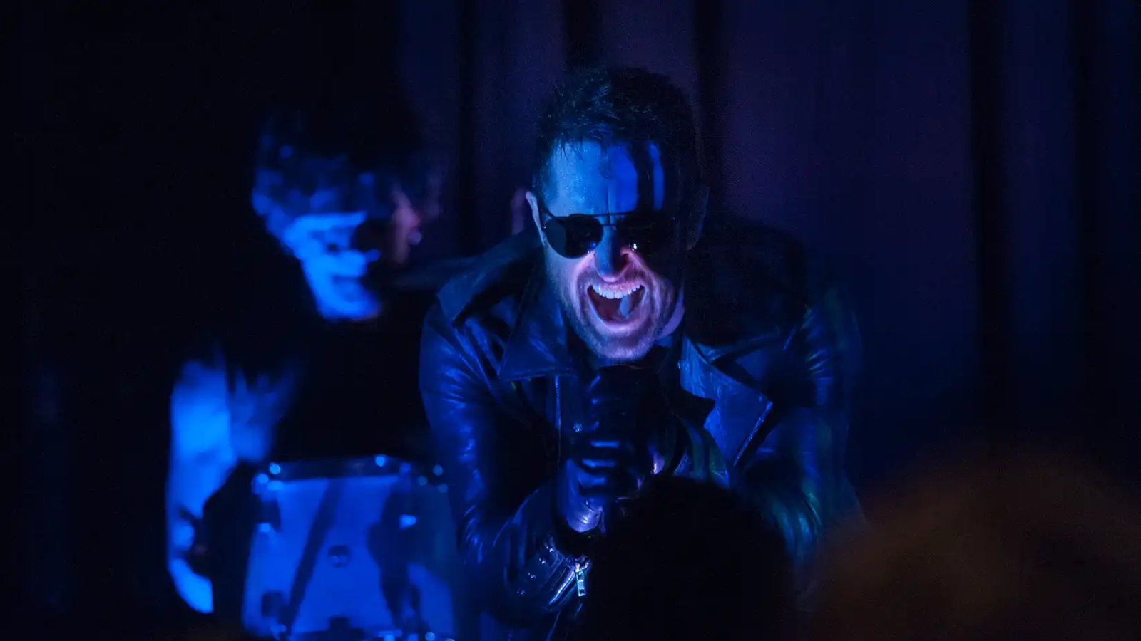 Trent Reznor sings in Twin Peaks The Return Part 8